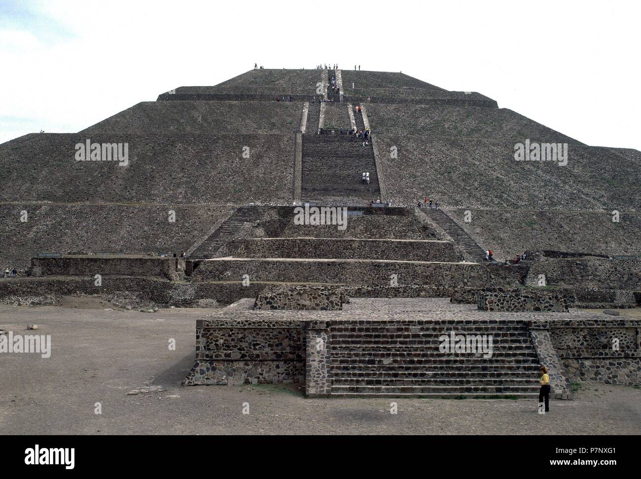 PIRAMIDE DEL SOLVISTA FRONTALAZTECA. Location PIRAMIDE DEL SOL