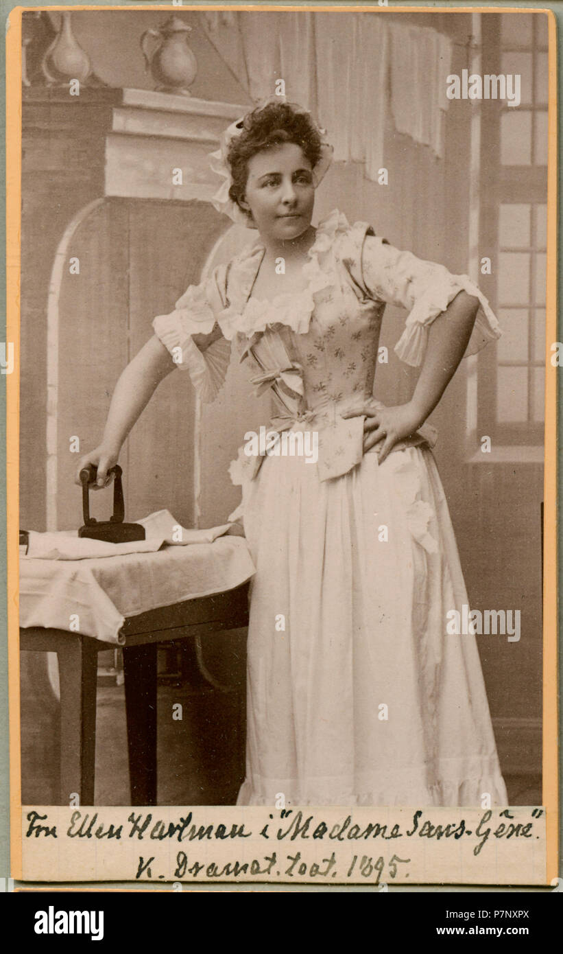 Ellen Hartman i titelrollen i Madame Sans-Gêne, Kungliga Dramatiska teatern 1895 144 Ellen Hartman, rollporträtt - SMV - H3 195 Stock Photo