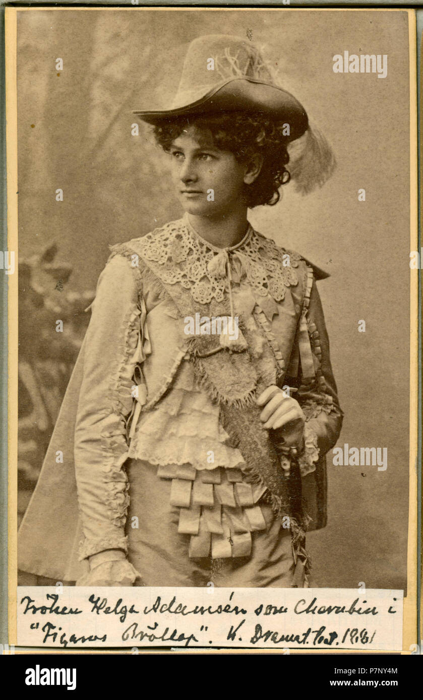 Helga Adamsen Som Cherubin I Figaros Brollop Kungliga Dramatiska