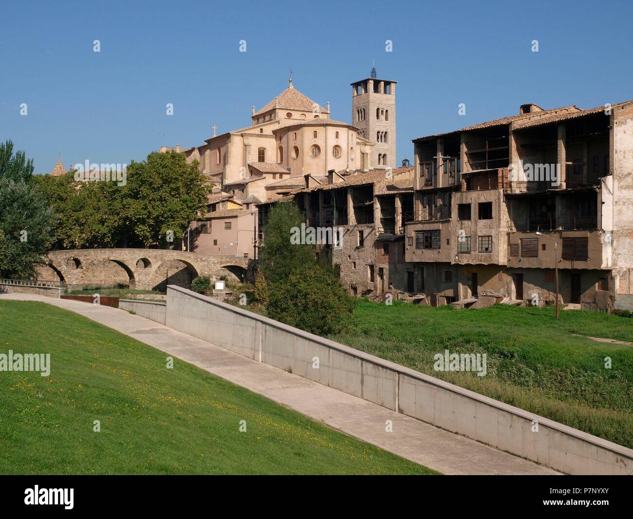 VISTAS GENERALES DEL PUEBLO Y LA CATEDRAL DE SANT PERE VIC, BARCELONA ...