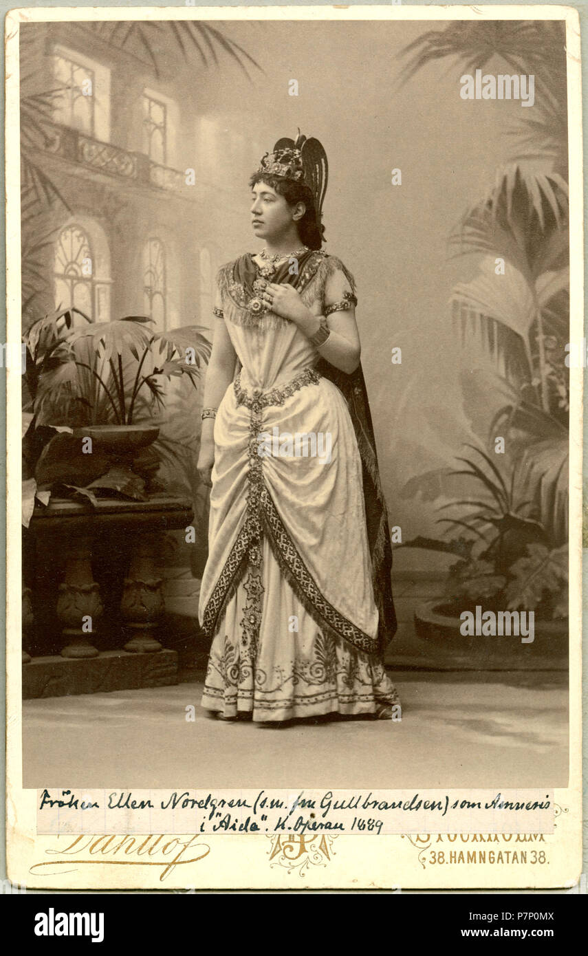 Ellen Nordgren (sedemera Gulbranson) som Amneris i Aida, Kungliga Operan 1889 144 Ellen Nordgren, rollporträtt - SMV - H6 124 Stock Photo