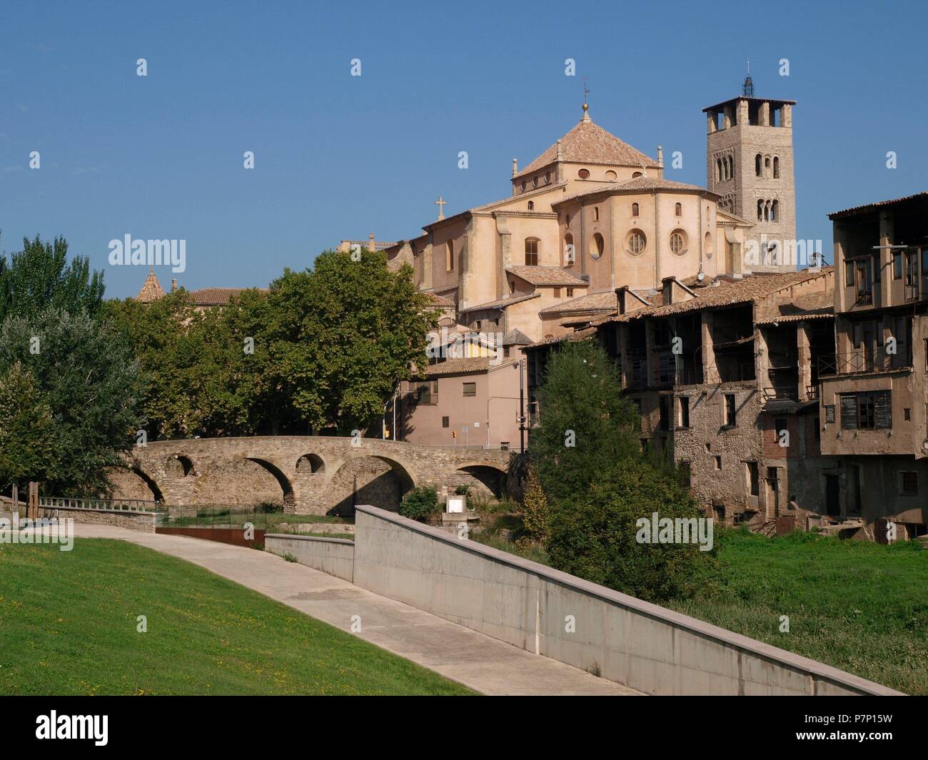 VISTAS GENERALES DEL PUEBLO Y LA CATEDRAL DE SANT PERE VIC, BARCELONA ...