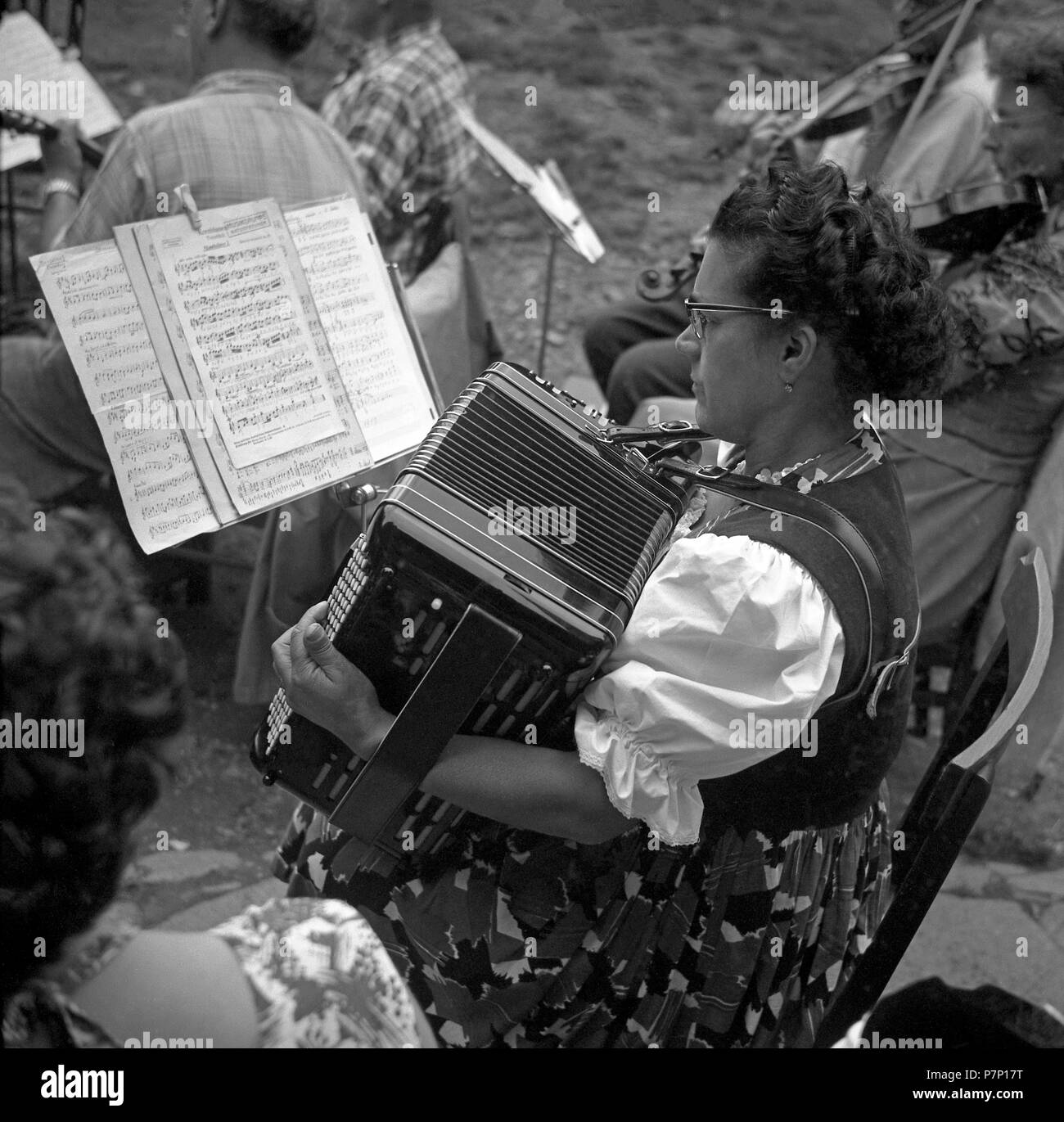 Female post it notes Black and White Stock Photos & Images Alamy