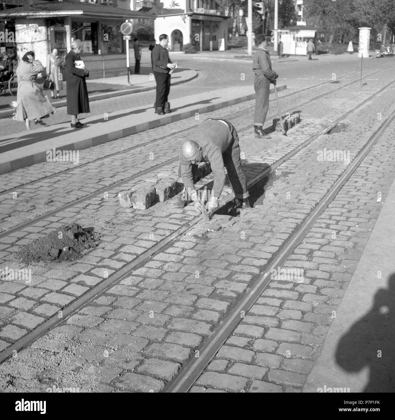 Construction workers paving a road around 1950, Freiburg, Germany Stock Photo