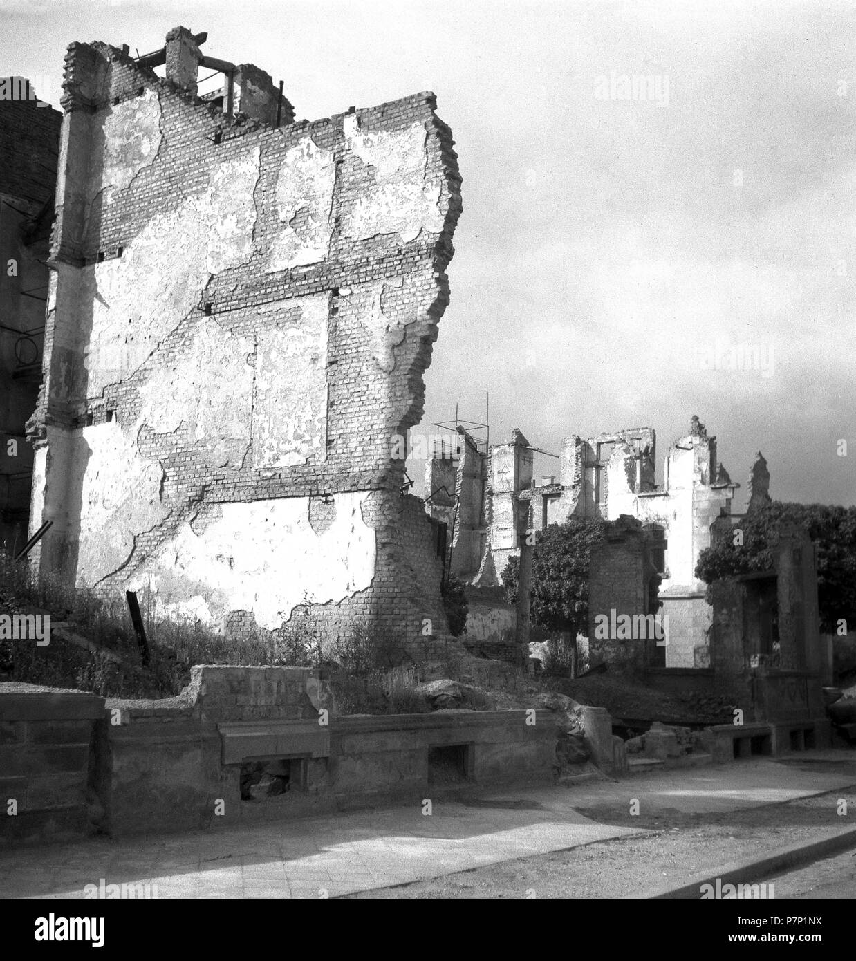 Residential buildings, ruins in Freiburg, ca. 1945, Freiburg, Germany Stock Photo