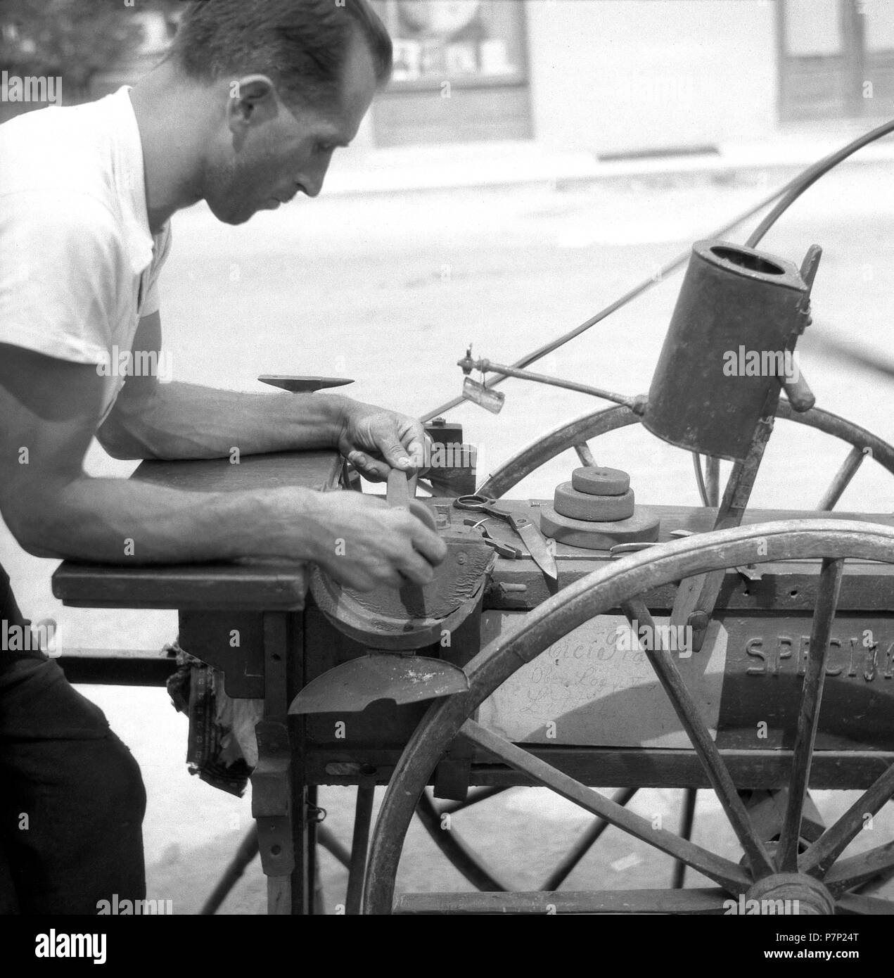Scissors grinder at work, approx. 1945 to 1955, Freiburg, Germany Stock Photo