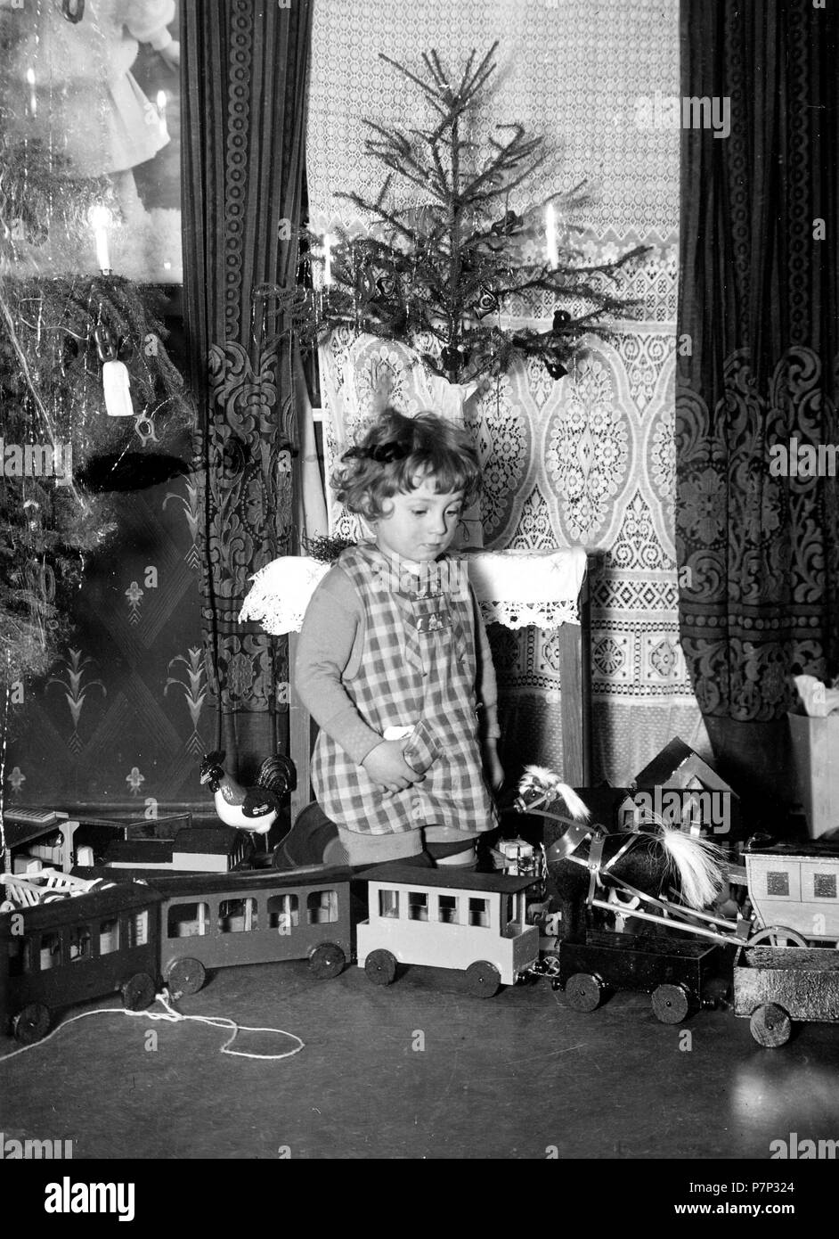 Kind Christmas model railway, ca. 1928, exact location unknown, Germany Stock Photo