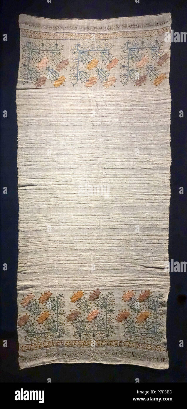 185 Hand towel, Ottoman, 1800s, embroidery, silk on linen and cotton - Museum für Völkerkunde Dresden - DSC08169 Stock Photo