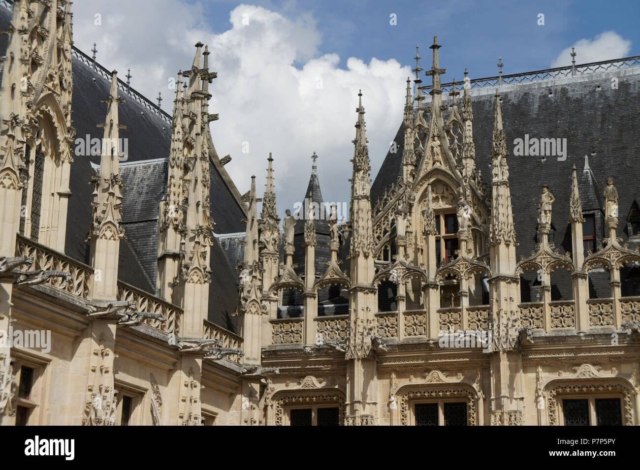 PALACIO DE JUSTICIA ROUEN, FRANCIA Stock Photo Alamy