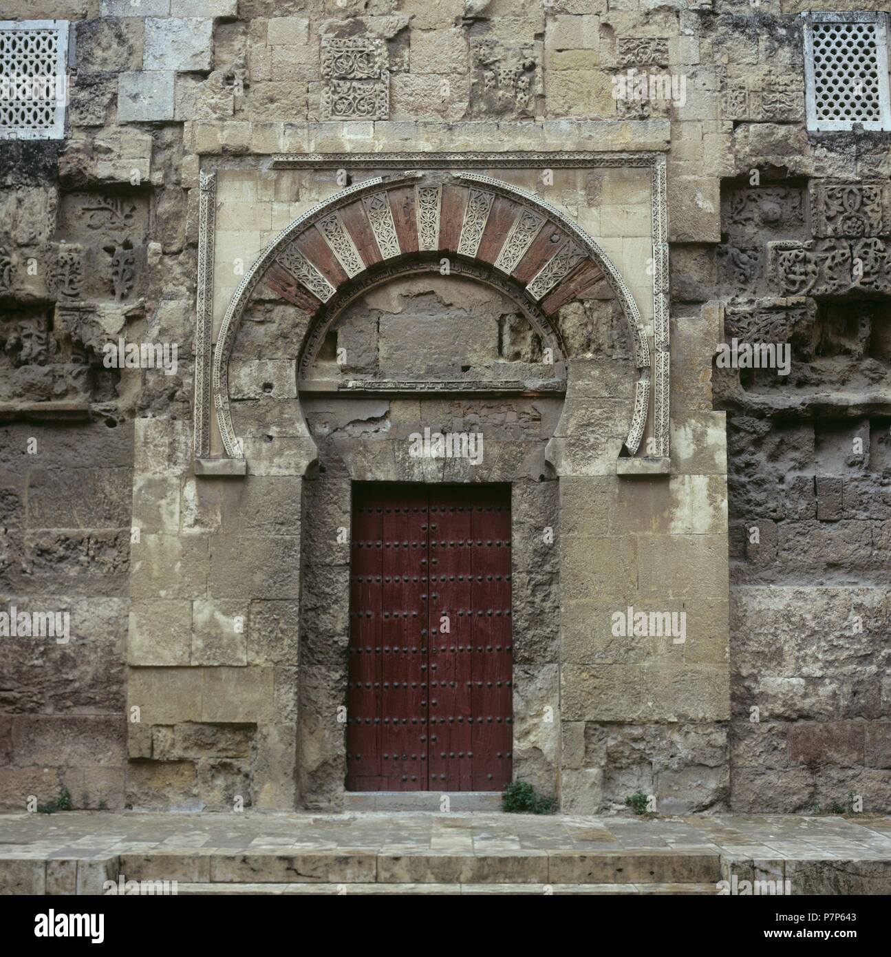 MEZQUITA DE CORDOBA. VISTA GENERAL DE LA FACHADA OESTE.  CORDOBA, ESPAÑA. Stock Photo