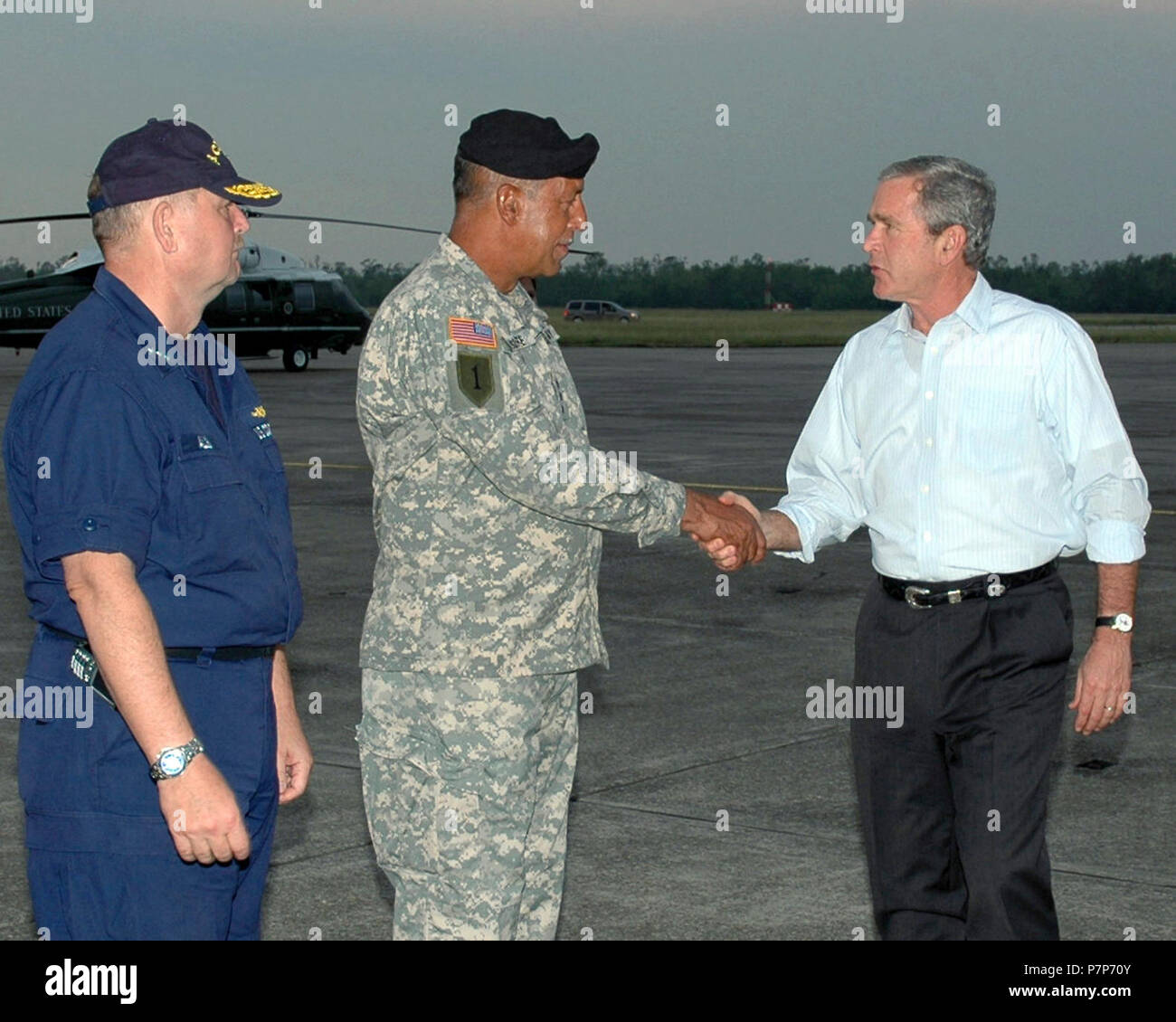Hurricane Relief-24. US President George W. Bush (right) greets US Army (USA) Lieutenant General (LGEN) Russel L. Honore, Commander, Joint Task Force (JTF) Katrina, and US Coast Guard (USCG) Vice Admiral (VADM) Thad W. Allen, Director of Federal Emergency Management Agency (FEMA) Relief Efforts, on board Naval Air Station, Joint Reserve Base, (NAS JRB) New Orleans. President Bush and the first lady are meeting with top ranking military officials at NAS JRB, New Orleans to receive briefs on JTF Katrina relief efforts. The Navy's active participation in the Hurricane Katrina humanitarian assista Stock Photo
