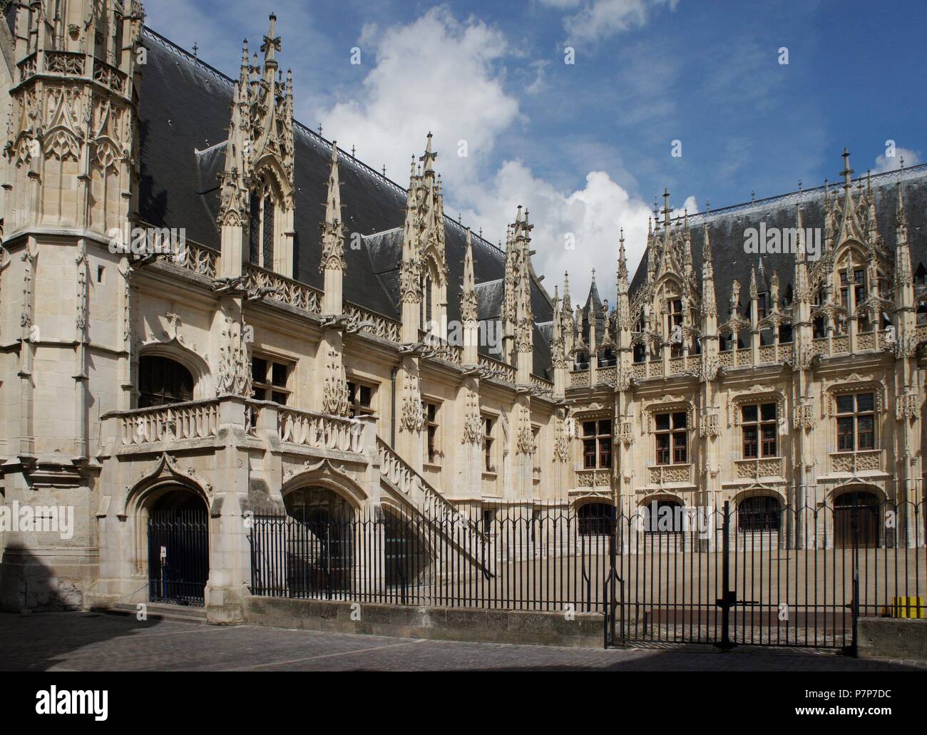 PALACIO DE JUSTICIA ROUEN, FRANCIA Stock Photo Alamy