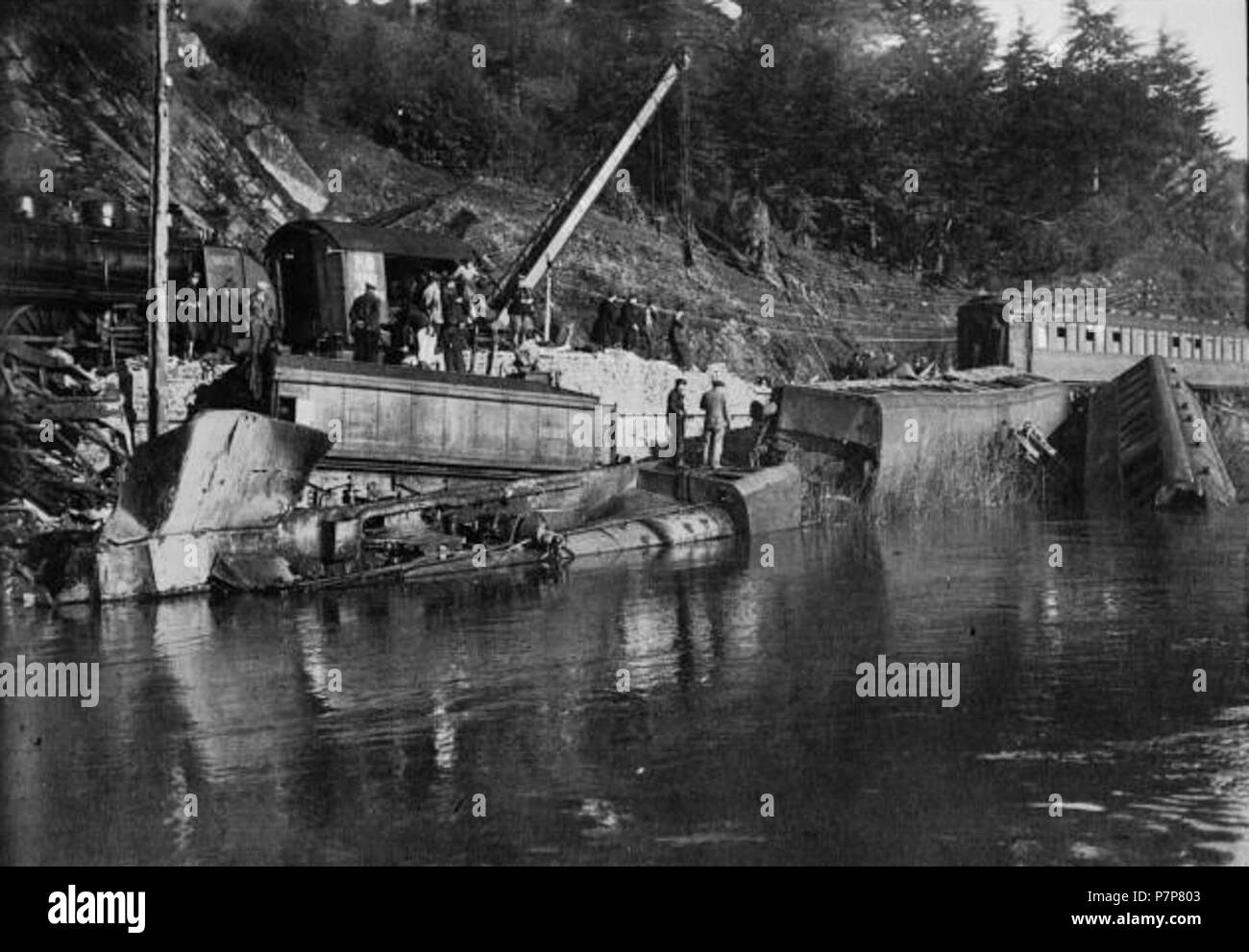 Français : Le rapide Paris-Nantes précipité dans la Loire par l'effondrement d'une colline le 21 novembre 1930 . 20 April 2013, 14:21:01 62 Catastrophe d'Ancenis Stock Photo