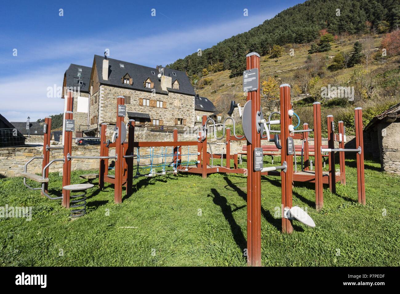 parque infantil y urbano, Vilamos, valle de Aran, Catlunya, cordillera de los Pirineos, Spain, europe. Stock Photo