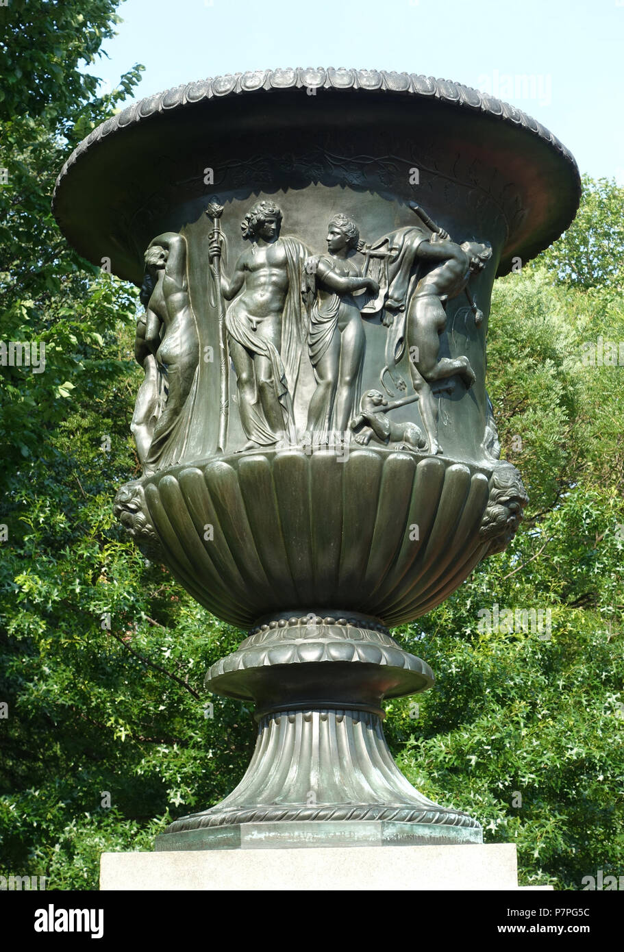 English: Navy Yard Urn (Lafayette Square) - Washington, DC. This artwork is in the  because the artist died more than 70 years ago. 11 June 2015, 17:23:40 284 Navy Yard Urn (Lafayette Square) - Washington, DC - DSC05641 Stock Photo