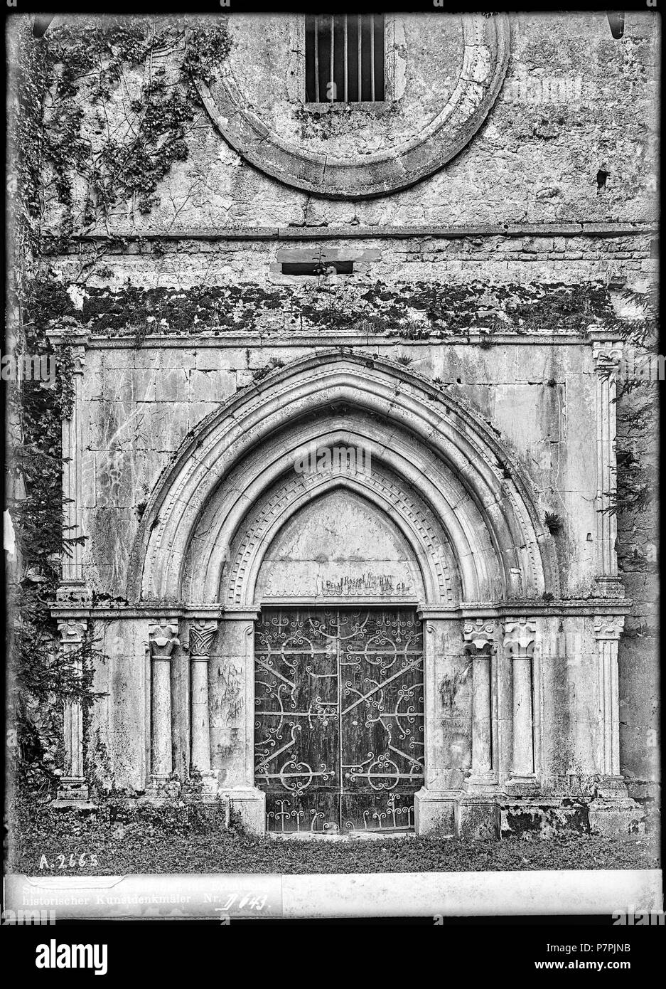 69 CH-NB - Chéserex, Ancienne Abbaye de Bonmont, Portail, vue d'ensemble - Collection Max van Berchem - EAD-7230 Stock Photo