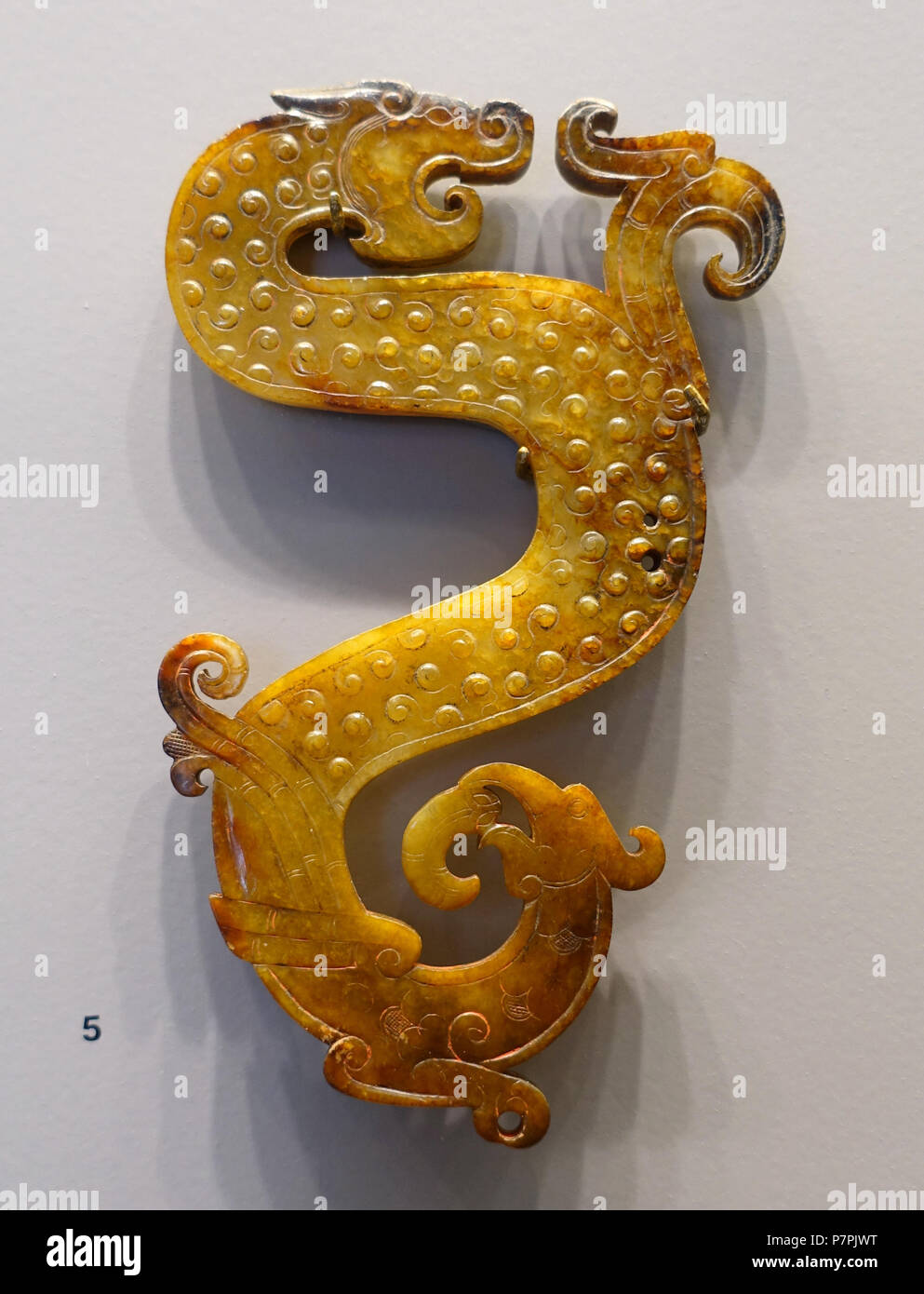 English: Exhibit in the Arthur M. Sackler Museum, Harvard University, Cambridge, Massachusetts, USA. This artwork is in the  because the artist died more than 70 years ago. 11 April 2015, 10:43:15 96 Configuration of Bird, Dragon, and Snake, China, Warring States period, 4th-3rd century BC, nephrite - Arthur M. Sackler Museum, Harvard University - DSC00754 Stock Photo