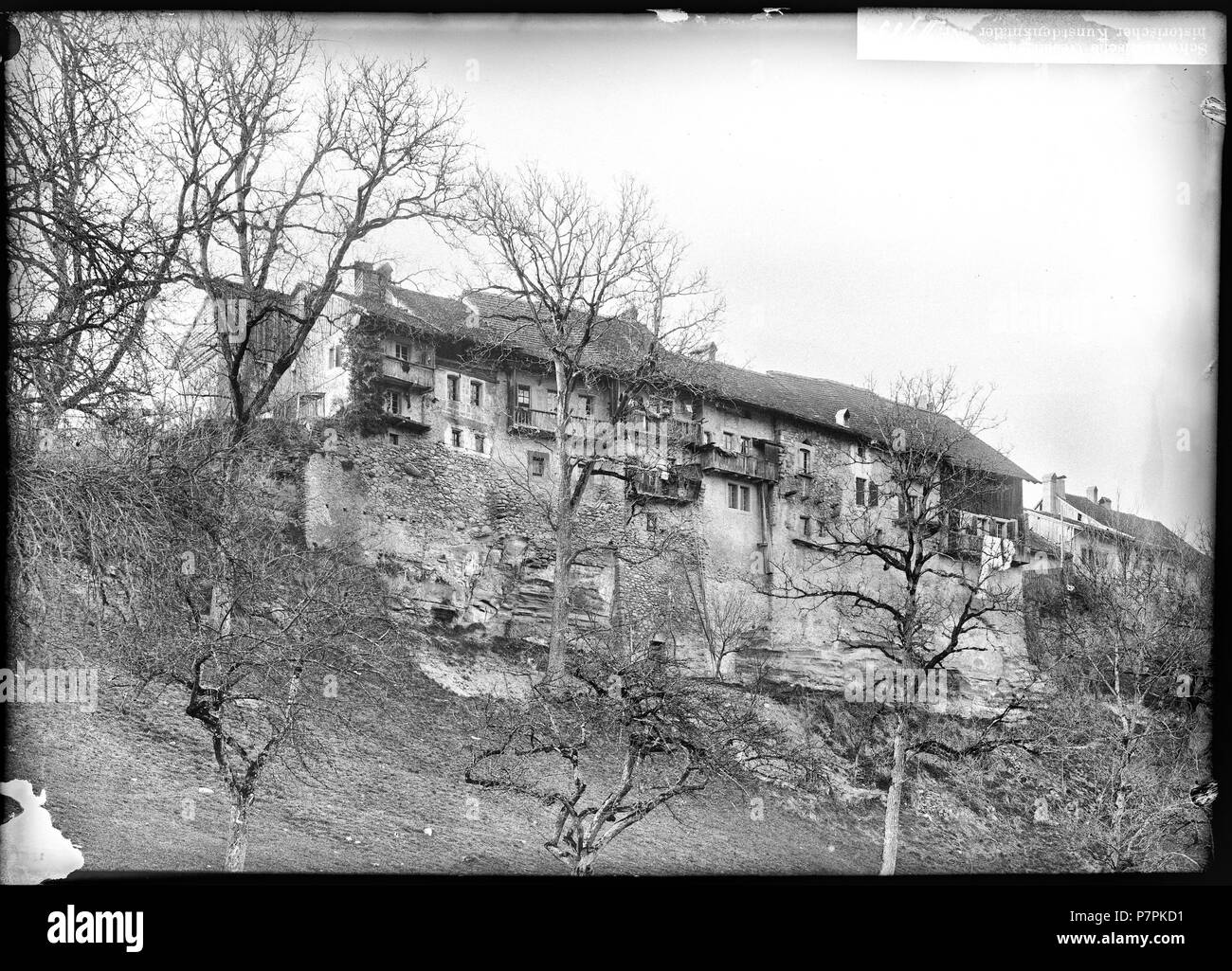 Moudon, Le Bourg, vue partielle; Vue partielle du Bourg vu du sud-ouest. 1899 75 CH-NB - Moudon, Le Bourg, vue partielle - Collection Max van Berchem - EAD-7372 Stock Photo
