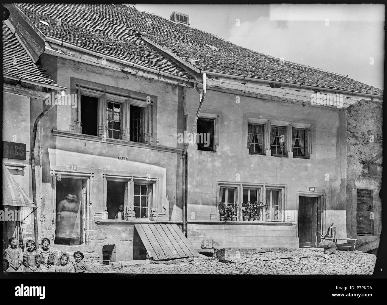 75 CH-NB - Moudon, Maison du Bourg, Façade, vue d'ensemble - Collection Max van Berchem - EAD-7378 Stock Photo