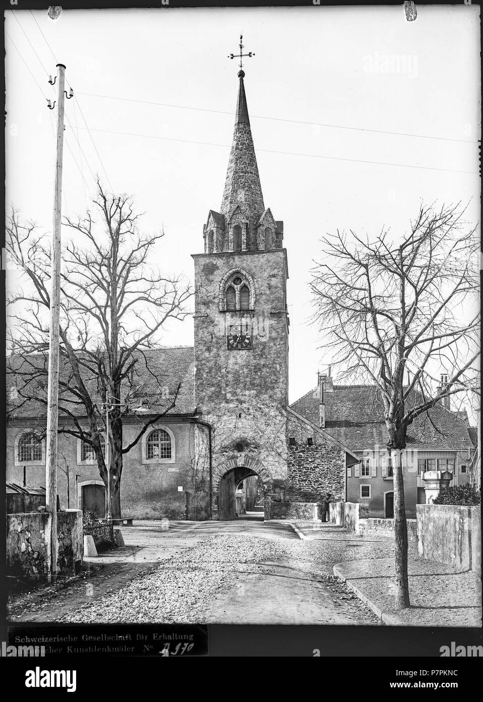 La Tour-de-Peilz, Eglise, vue partielle; Vue partielle de l'église Saint-Théodule avec son clocher, vue du nord-est. 1899 74 CH-NB - La Tour-de-Peilz, Eglise, vue partielle - Collection Max van Berchem - EAD-7560 Stock Photo