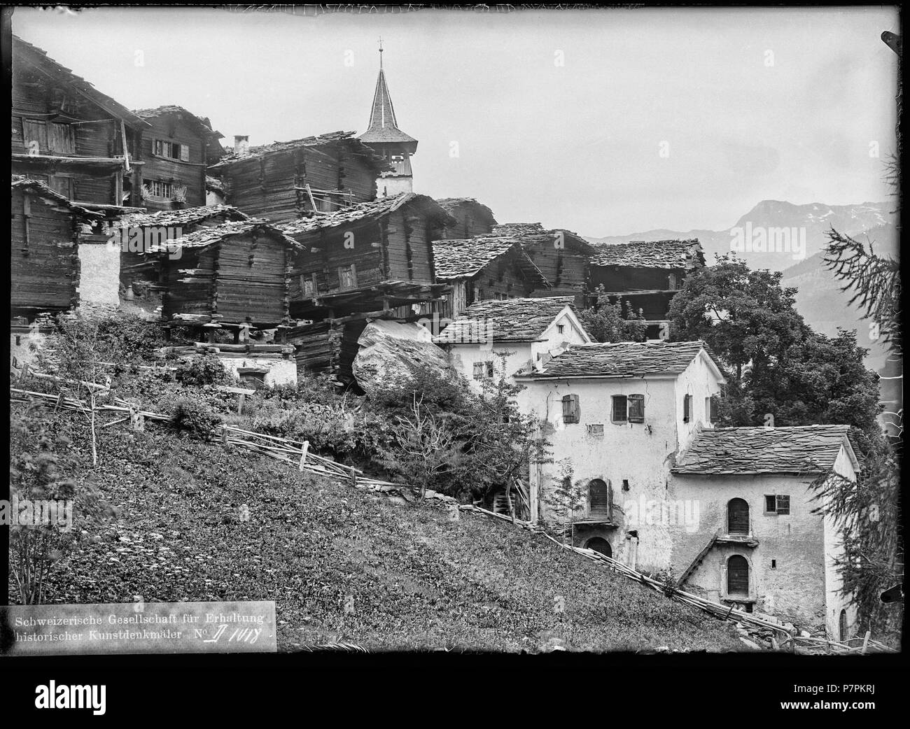 Grimentz, vue d'ensemble; Vue d'ensemble de la partie ancienne du village  de Grimentz. 1902 72 CH-NB - Grimentz, vue d'ensemble - Collection Max van  Berchem - EAD-7607 Stock Photo - Alamy