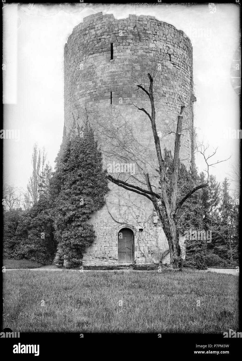 72 CH-NB - Hermance, Château, Tour, vue partielle - Collection Max van Berchem - EAD-8759 Stock Photo