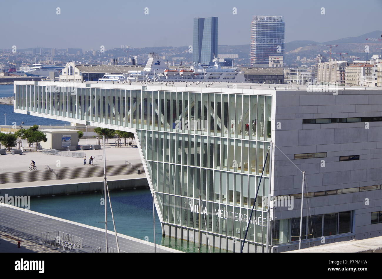 The Villa Méditerranée, a conference and exhibition venue owned by the regional authority on former docklands site, with massive cantilever Stock Photo