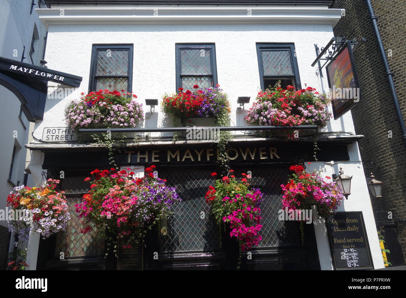 Mayflower Pub, Rothehithe Street, London SE16 Stock Photo