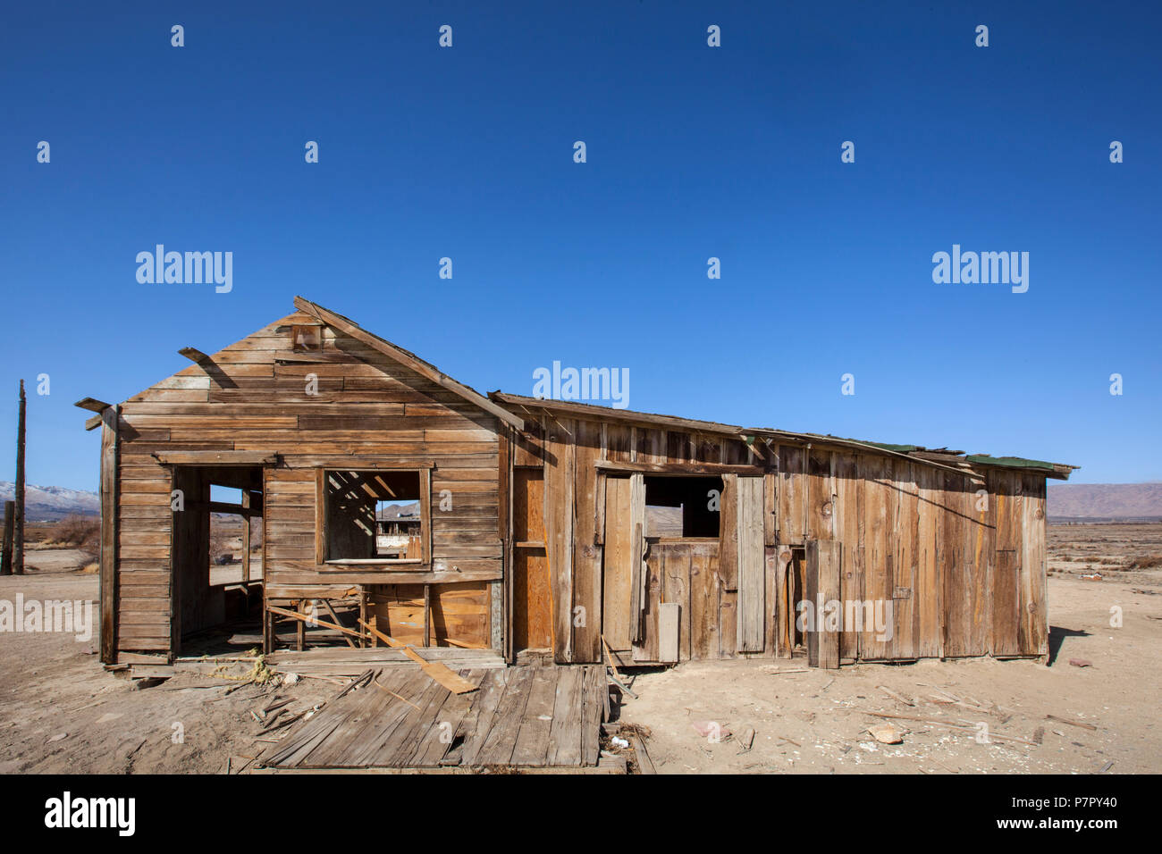 Derelict wooden shack hires stock photography and images Alamy