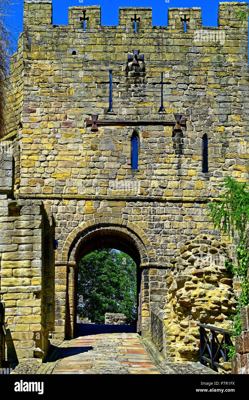 Prudhoe Castle Northumberland Gatehouse entrance Stock Photo - Alamy