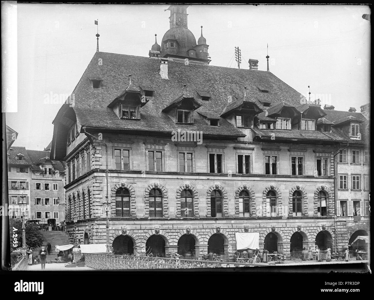 75 CH-NB - Luzern, Rathaus, vue partielle extérieure - Collection Max van Berchem - EAD-6714 Stock Photo