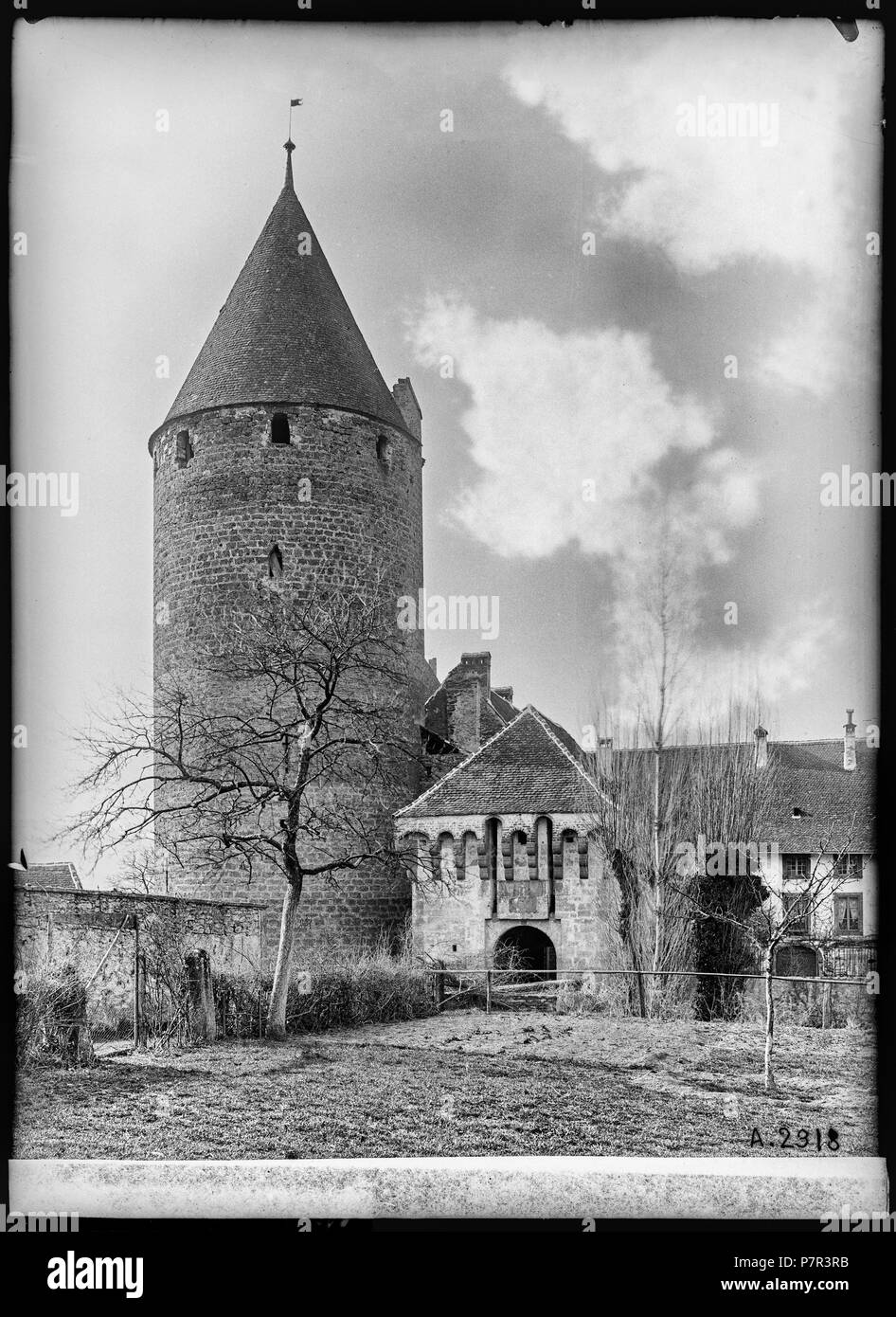 69 CH-NB - Estavayer-le-Lac, Château Chenaux, vue partiellle extérieure - Collection Max van Berchem - EAD-6881 Stock Photo