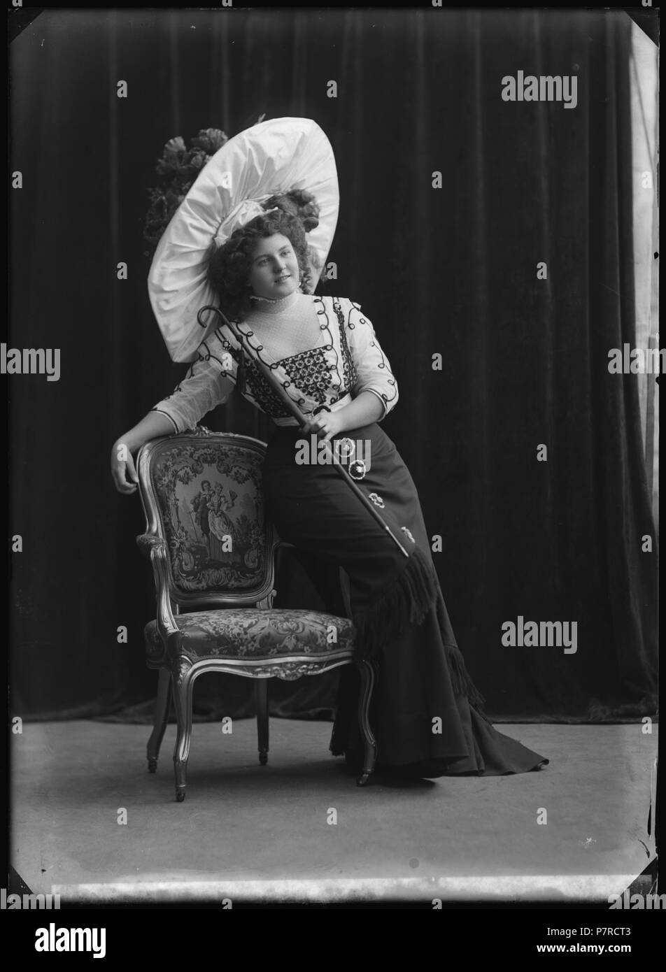 Ingrid Wallström, skådespelare, i okänd föreställning ca 1908. Glasnegativ 204 Ingrid Wallström, actor, in unknown performance about 1908 - SMV - GV073 Stock Photo