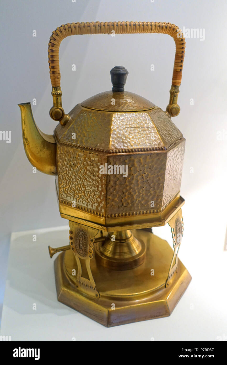 Electric tea kettle, Peter Behrens; Manufacturer: AEG (Allgemeine