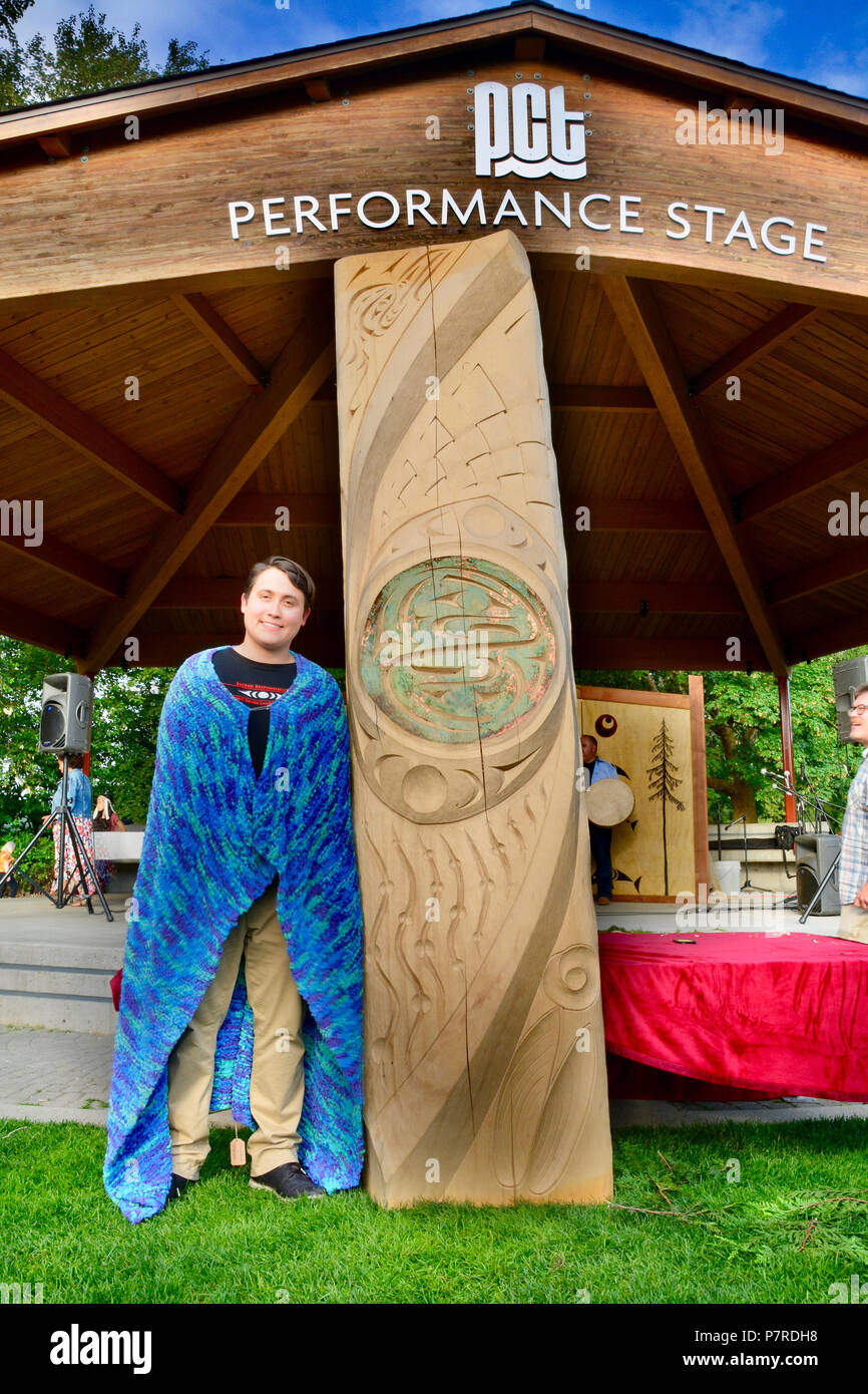 Aboriginal craver, James Harry & his new modern totem, wears a beautiful blue shawl. National Indigenous People's Day, 2018. PCT Port Moody, BC Canada Stock Photo