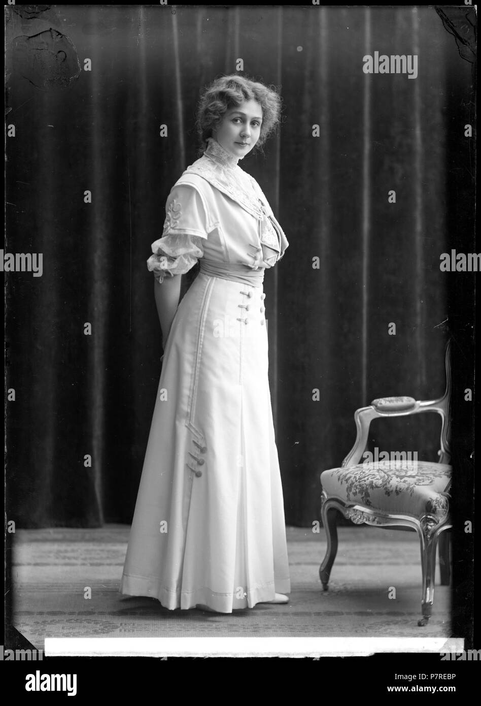 Stina Hedberg (f. Holm) som Dora Longman i John Glaydes ära, Dramatiska teatern 1908. Glasnegativ 356 Stina Hedberg, rollporträtt - SMV - GH069 Stock Photo