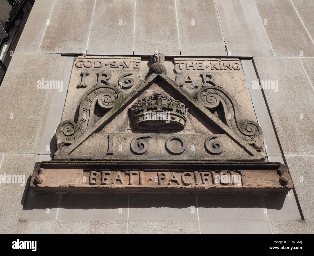 Edinburgh, Uk - Circa June 2018: God Save The King Sign Circa 1606. Beati  Pacifici Means Blessed Are The Peacemakers In Latin Stock Photo - Alamy