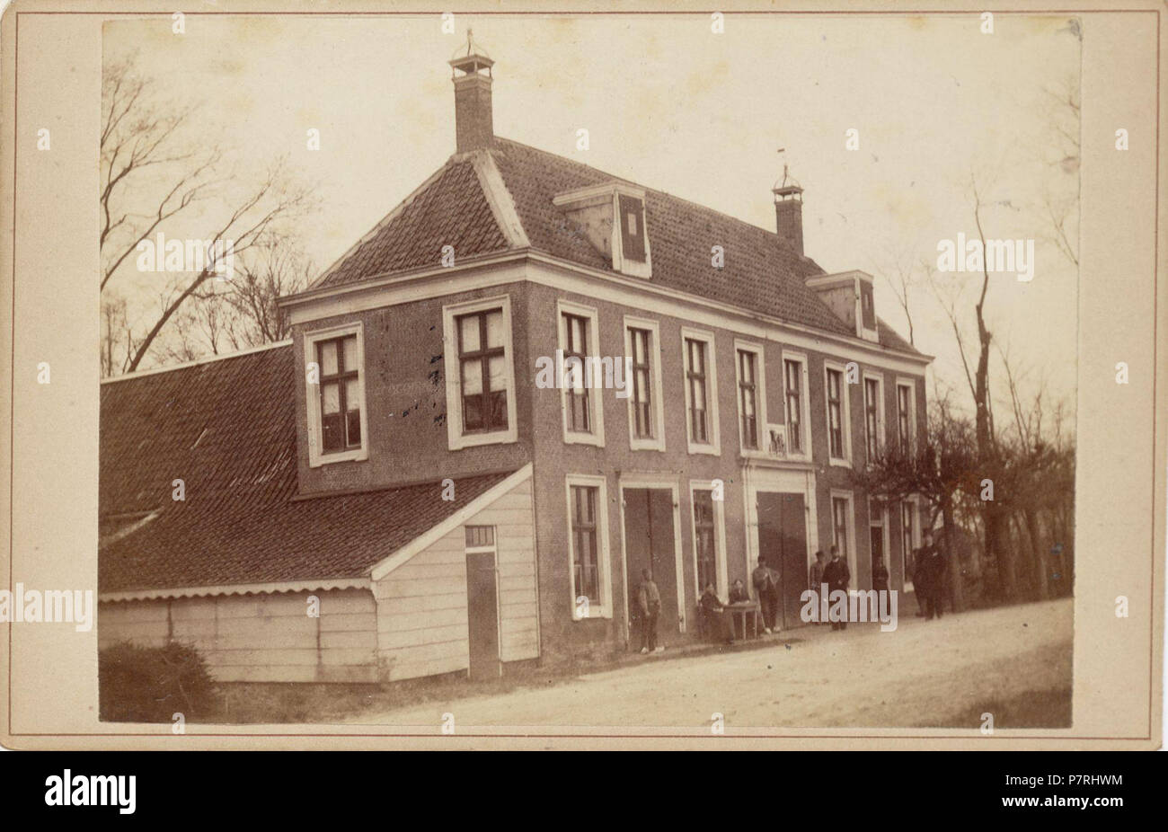 Beschrijving Amsteldijk 354  't Oude Kalfje. Kabinetfoto.  Documenttype foto  Vervaardiger Reynet de la Rue, P.H.J.  Collectie Collectie Stadsarchief Amsterdam: foto-afdrukken  Datering 1890 ca.  Geografische naam Amsteldijk  Inventarissen http://stadsarchief.amsterdam.nl/archief/10003  Afbeeldingsbestand 010003002317 Generated with Dememorixer . circa 1890 20 Amsteldijk 354 Stock Photo