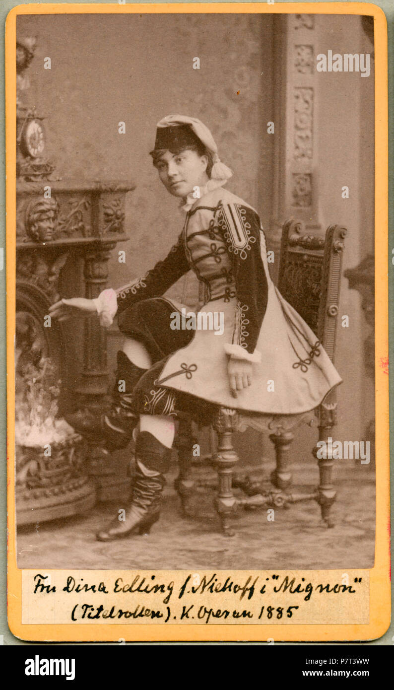 Dina Niehoff-Edling i titelrollen i Mignon, Kungliga Operan 1885 133 Dina Edling, rollporträtt - SMV - H2 177 Stock Photo