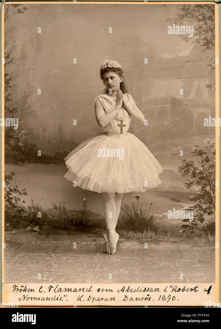 Cecilia Flamand (dansare) som Abedissan i Robert af Normandie, Kungliga  Operan 1890 63 Cecilia Flamand, rollporträtt - SMV - H3 027 Stock Photo -  Alamy