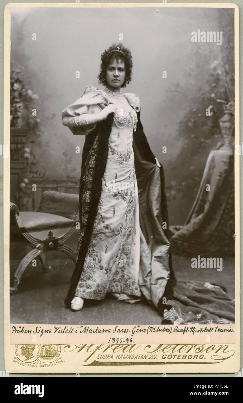 Signe Widell i titelrollen i Madame Sans-Gêne, Ranft & Hjertstedt-turné 1894-95 346 Signe Widell, rollporträtt - SMV - H9 029 Stock Photo
