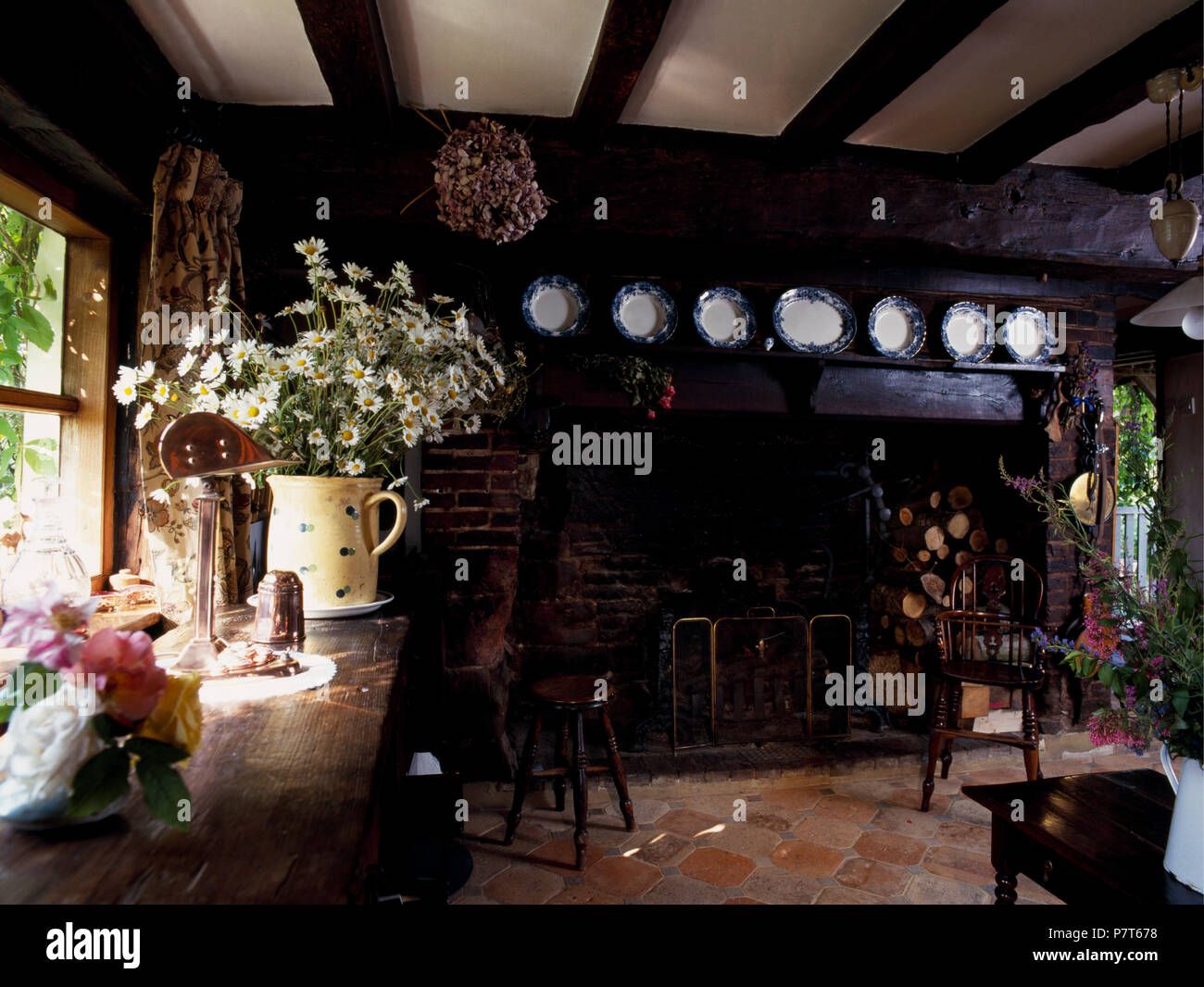 Tudor fireplace hires stock photography and images Alamy