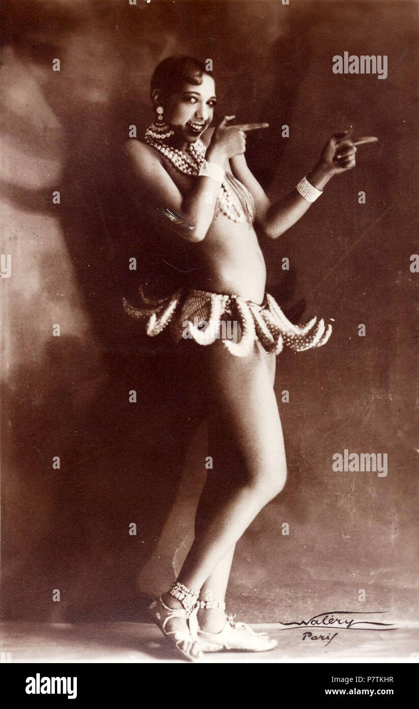 Josephine Baker in Banana Skirt from the Folies Bergère production 'Un Vent de Folie' . 1927 32 Baker Banana Stock Photo