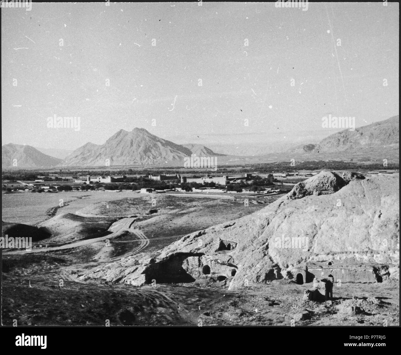 Afghanistan, Haibak (Samangan, Aybak or Aibak):; Hügel mit Höhlen. from 1939 until 1940 64 CH-NB - Afghanistan, Haibak (Samangan, Aybak or Aibak)- - Annemarie Schwarzenbach - SLA-Schwarzenbach-A-5-21-054 Stock Photo