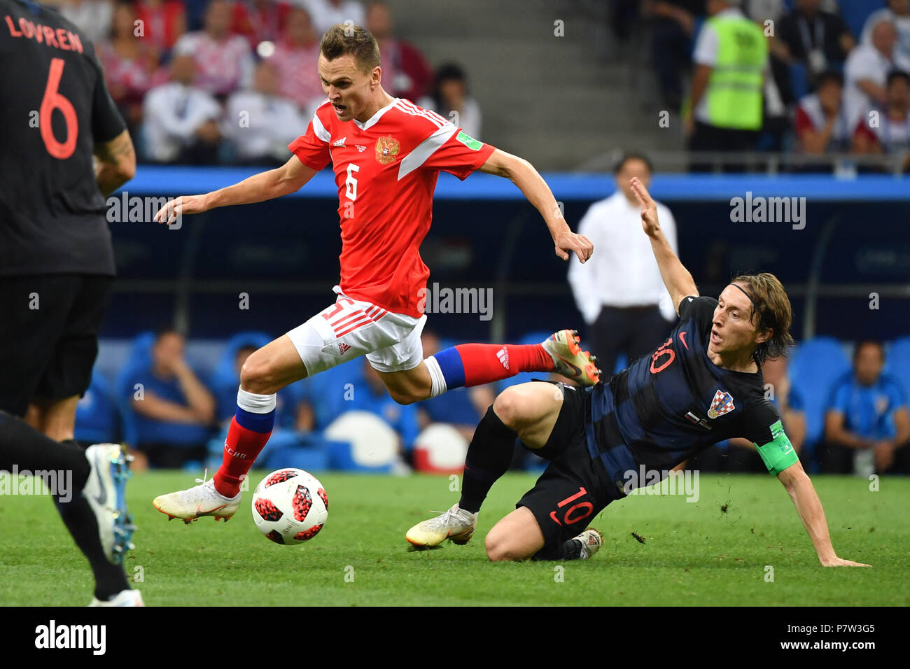 Sochi, Eussia. 07th July, 2018. Denis CHERYSHEV (RUS) plays around Luka MODRIC (CRO) and scores the goal to 1-0, action, duels. Russia (RUS) - Croatia (CRO) 5-6 iE Quarterfinals, Round of Eight, Game 59 on 07.07.2018 in Sochi, Sochi Fisht Stadium. Football World Cup 2018 in Russia from 14.06. - 15.07.2018. | usage worldwide Credit: dpa/Alamy Live News Stock Photo