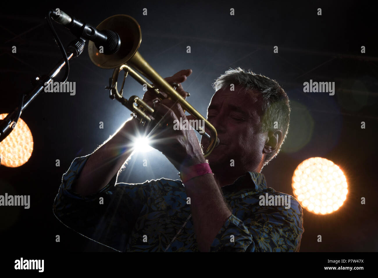 Lincoln Castle, UK. 7th July, 2018. Jools Holland and his Rhythm and Blues Orchestra perform at Lincoln Castle with supporting act Ella Janes    Credit: Sarah Washbourn/Alamy Live News Stock Photo