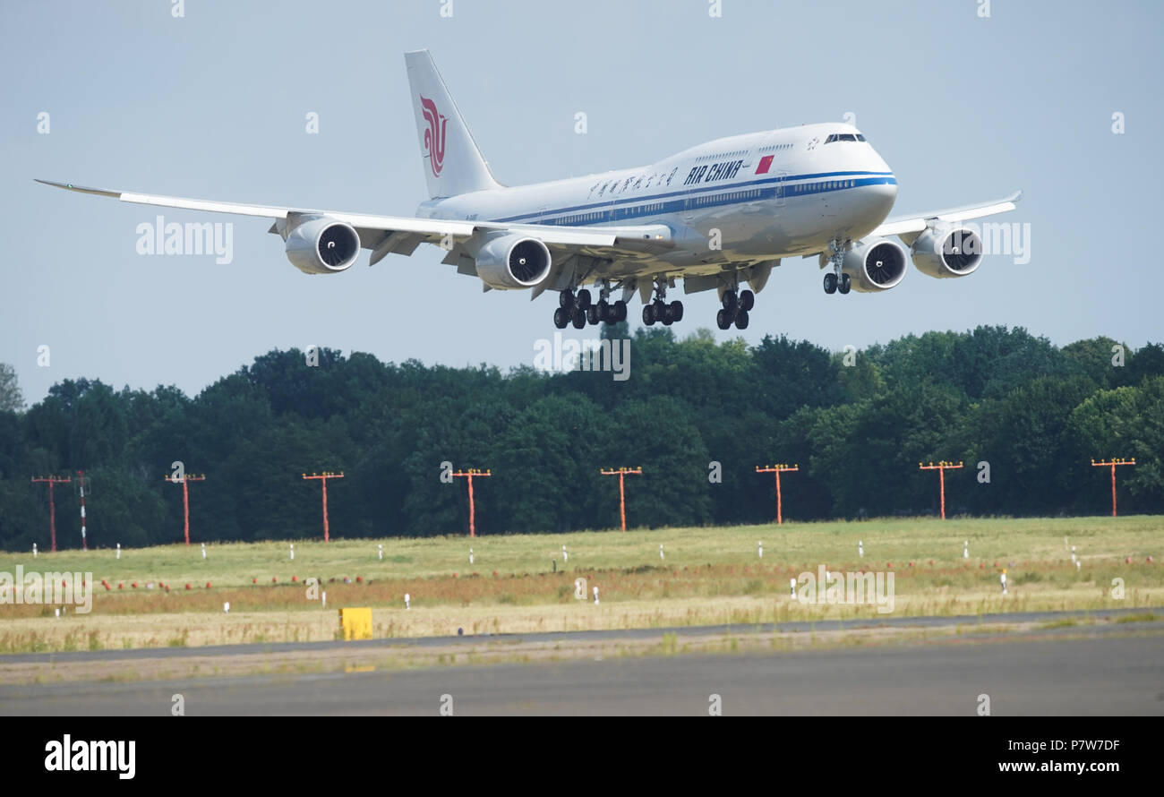Berlin, Germany. 08th July, 2018. The Air China government plane landing at the military section of Tegel Airport. Li Keqiang, Premier of the People's Republic of China, is in Berlin for the 5th China-Germany Inter-governmental Consultation. Credit: Jörg Carstensen/dpa/Alamy Live News Stock Photo