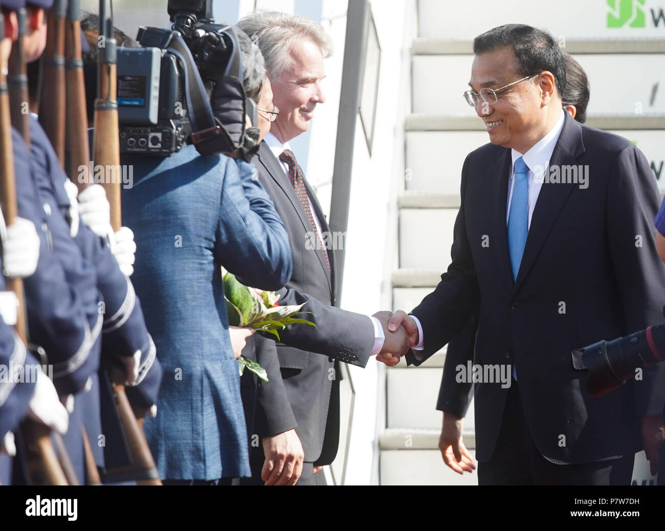 Berlin, Germany. 08th July, 2018. Li Keqiang (R), Premier of the People's Republic of China, is greeted after arriving at the military section of Tegel Airport. The premier is in Berlin for the 5th China-Germany Inter-governmental Consultation. Credit: Jörg Carstensen/dpa/Alamy Live News Stock Photo