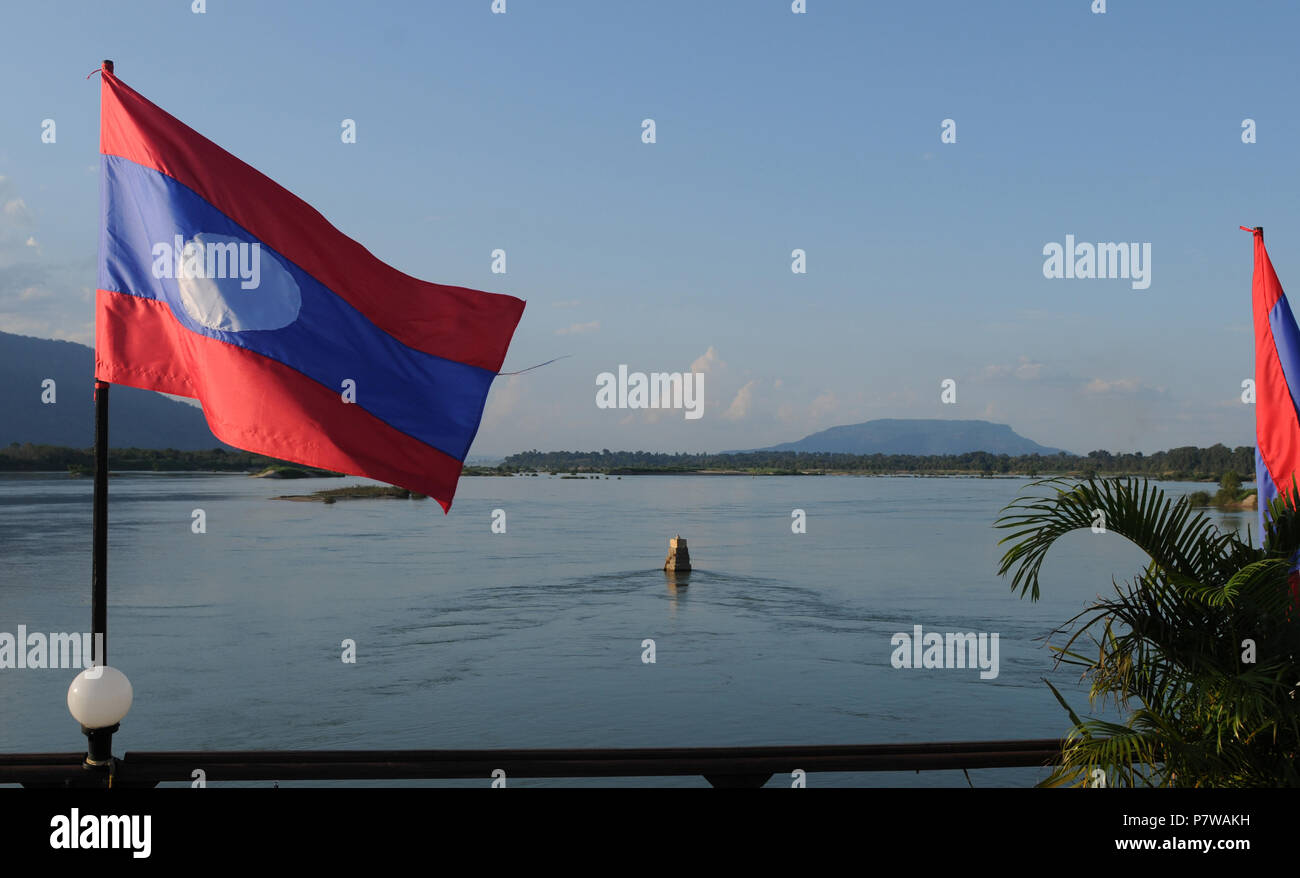 Laos: Mekong River Cruise Boat ankering at Luang Brabang City Stock ...