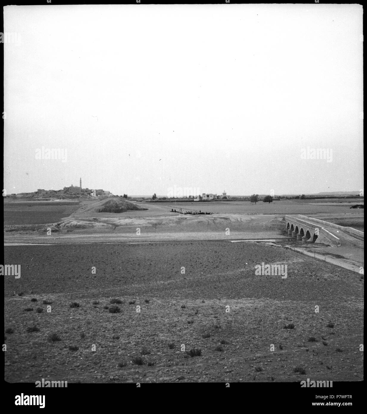 Irak, Niniveh (Ninive): Ruinen; Landschaft mit Ruinen. from 1935 until 1935 72 CH-NB - Irak, Niniveh (Ninive)- Ruinen - Annemarie Schwarzenbach - SLA-Schwarzenbach-A-5-05-095 Stock Photo